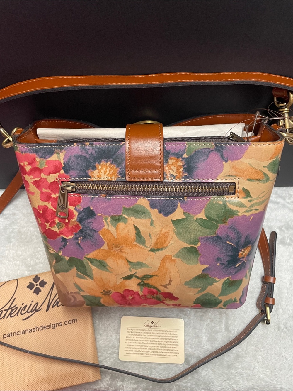 NWT Patricia Nash ‘Irving’ Bucket Crossbody - Picture 2 of 15